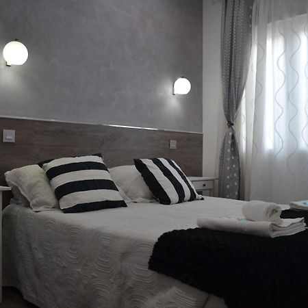 מדריד Hostal Meyra מראה חיצוני תמונה