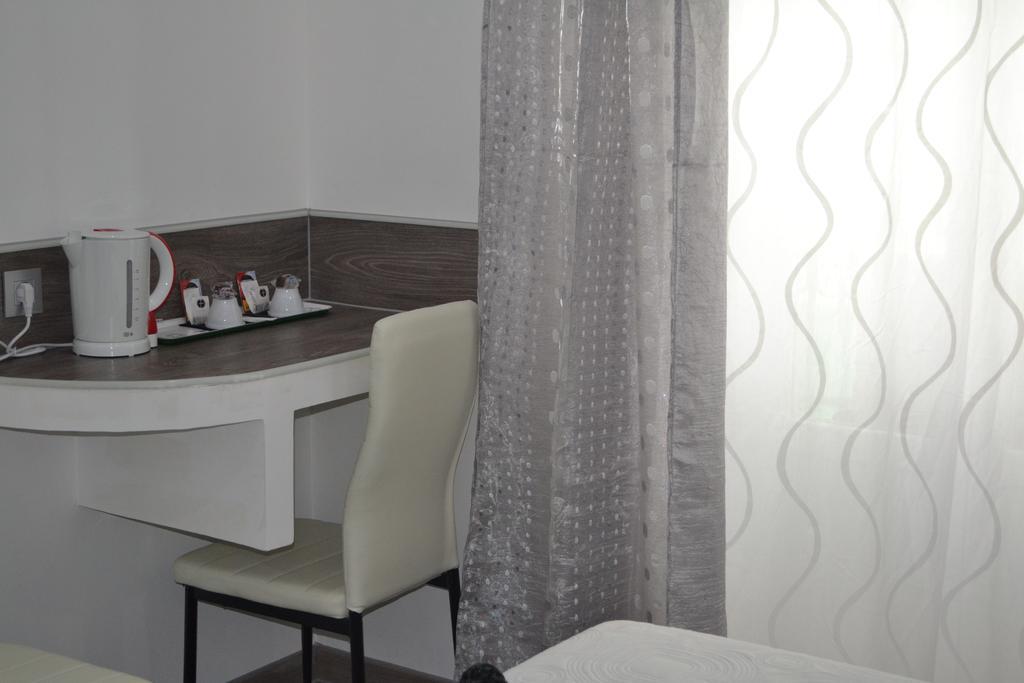 מדריד Hostal Meyra מראה חיצוני תמונה