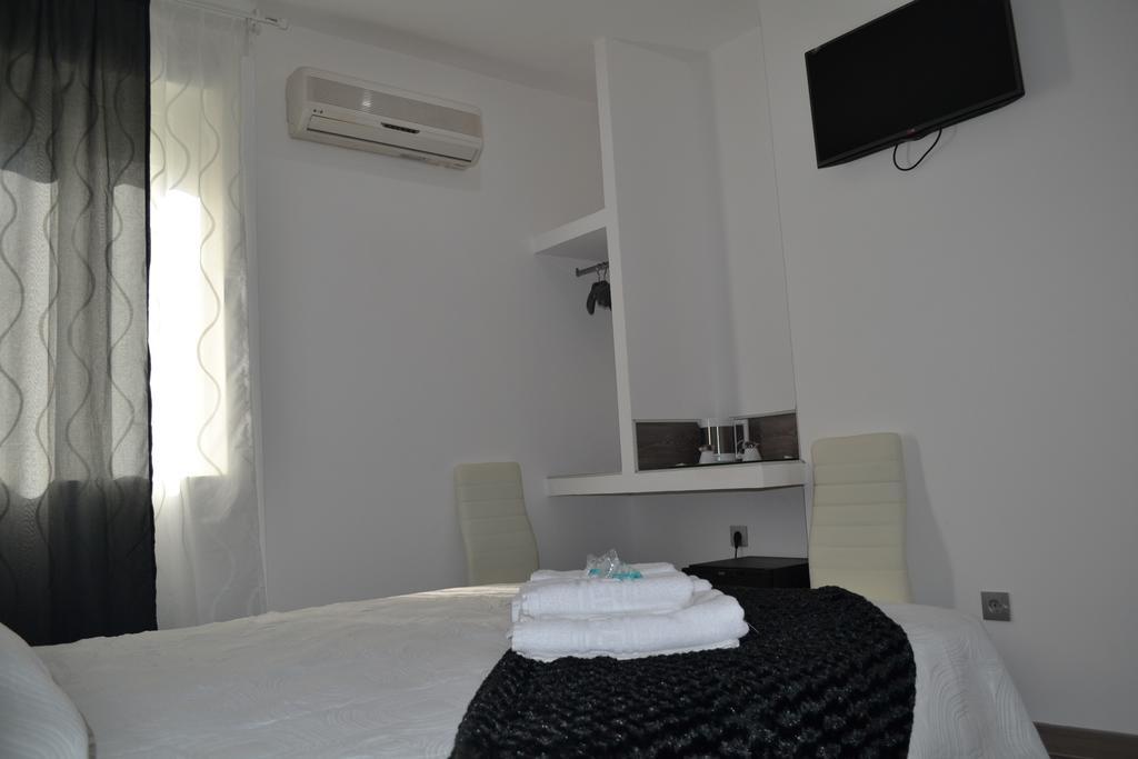מדריד Hostal Meyra מראה חיצוני תמונה