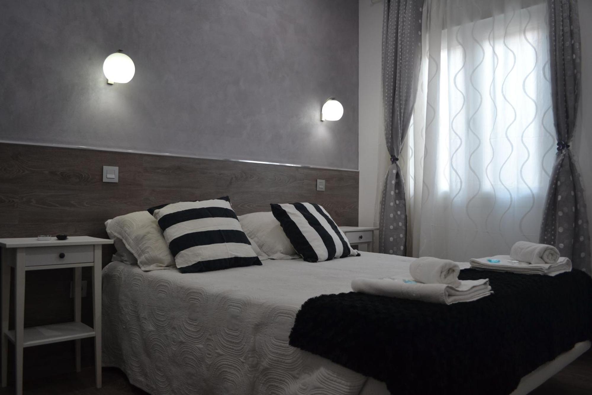 מדריד Hostal Meyra מראה חיצוני תמונה