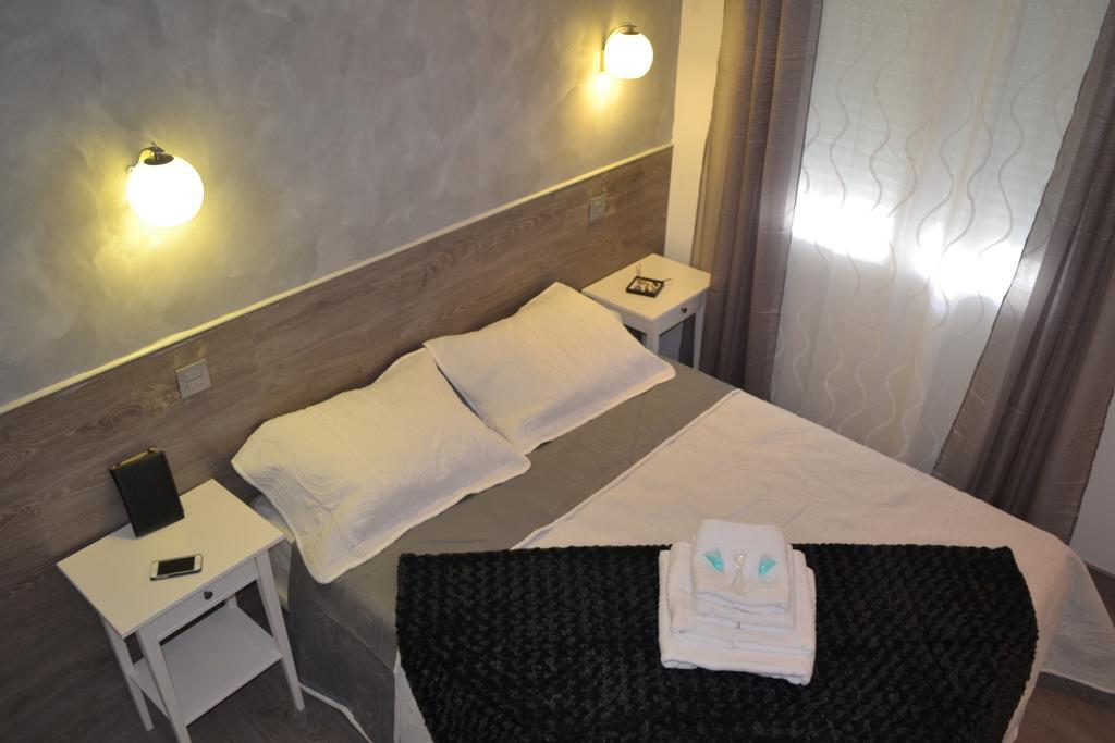 מדריד Hostal Meyra מראה חיצוני תמונה