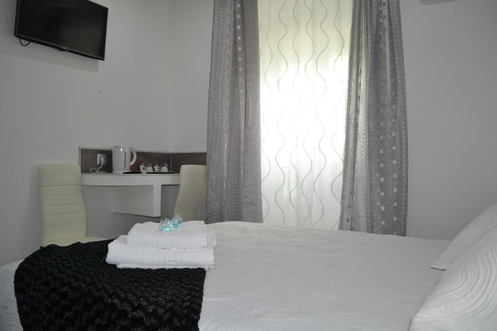 מדריד Hostal Meyra מראה חיצוני תמונה