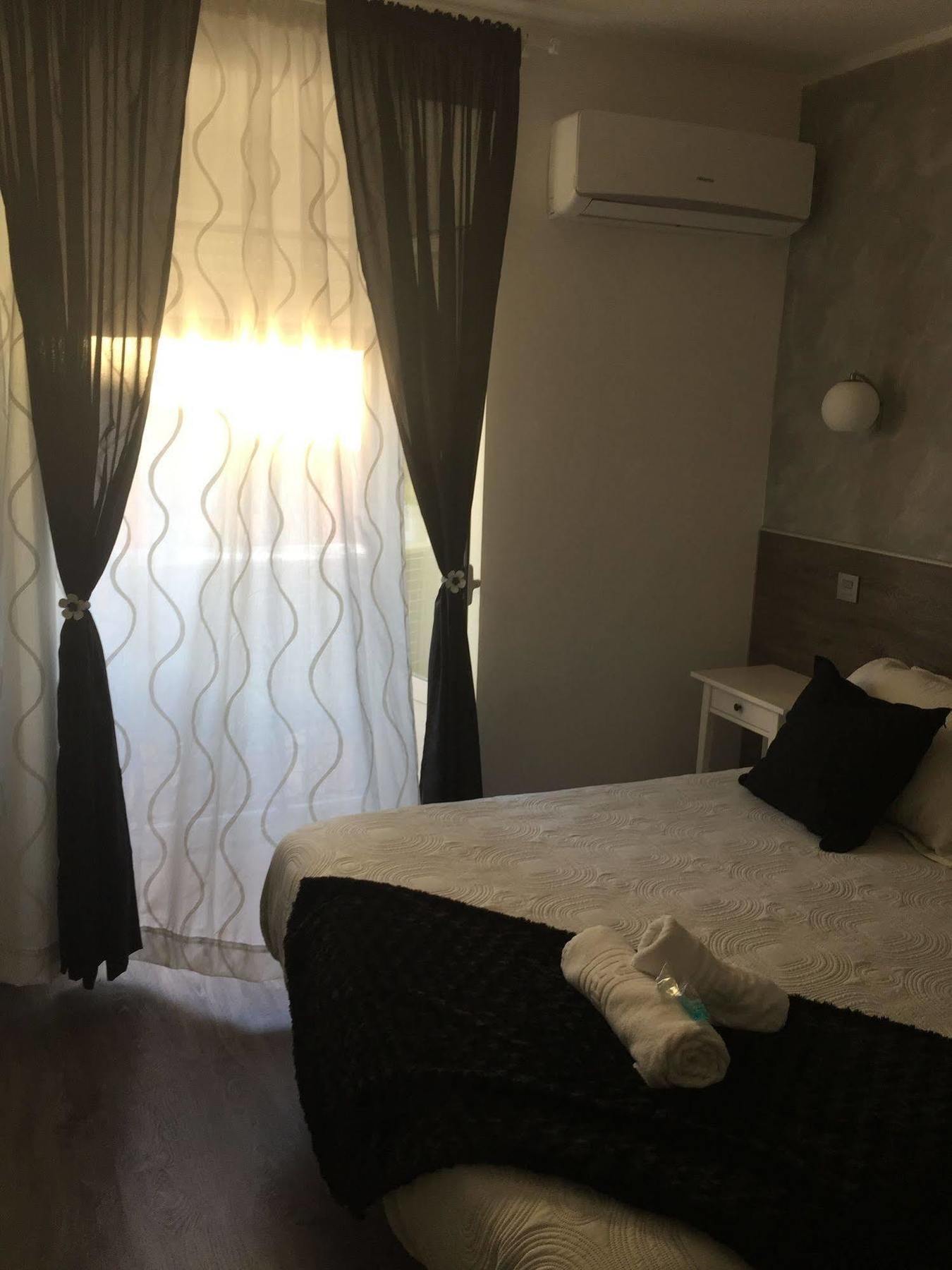 מדריד Hostal Meyra מראה חיצוני תמונה