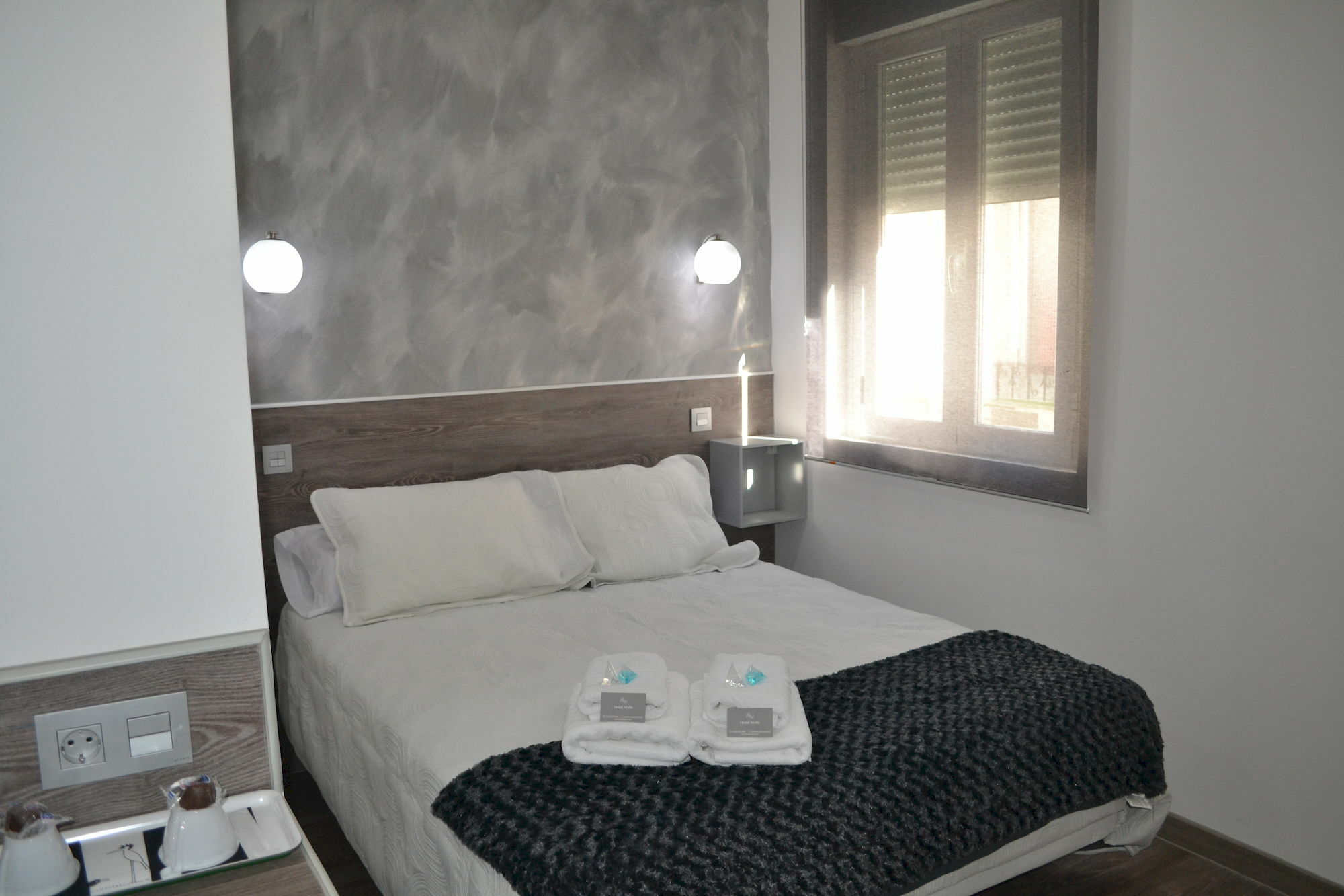 מדריד Hostal Meyra מראה חיצוני תמונה
