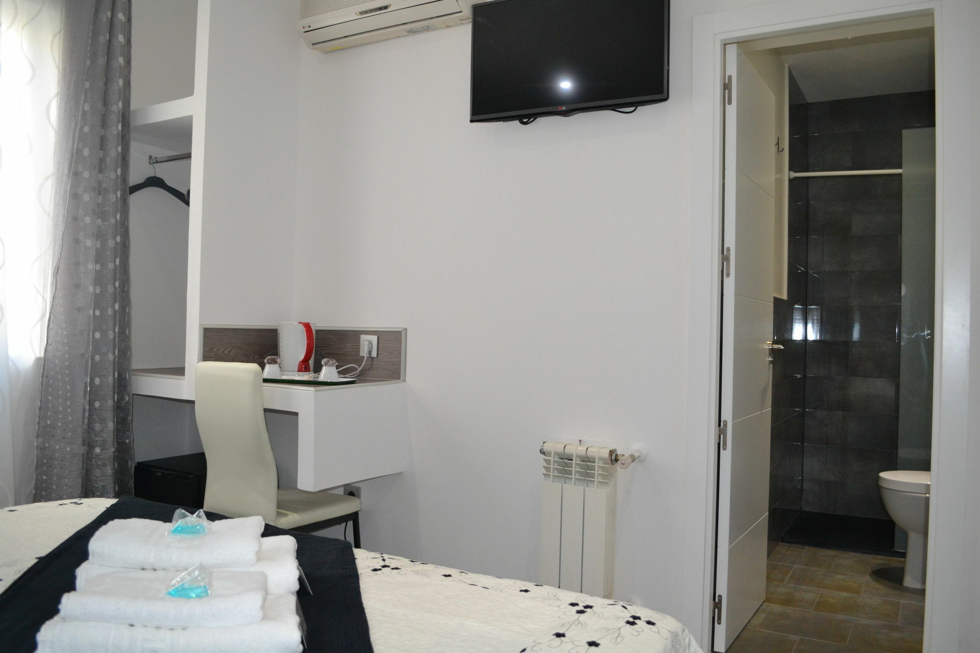 מדריד Hostal Meyra מראה חיצוני תמונה