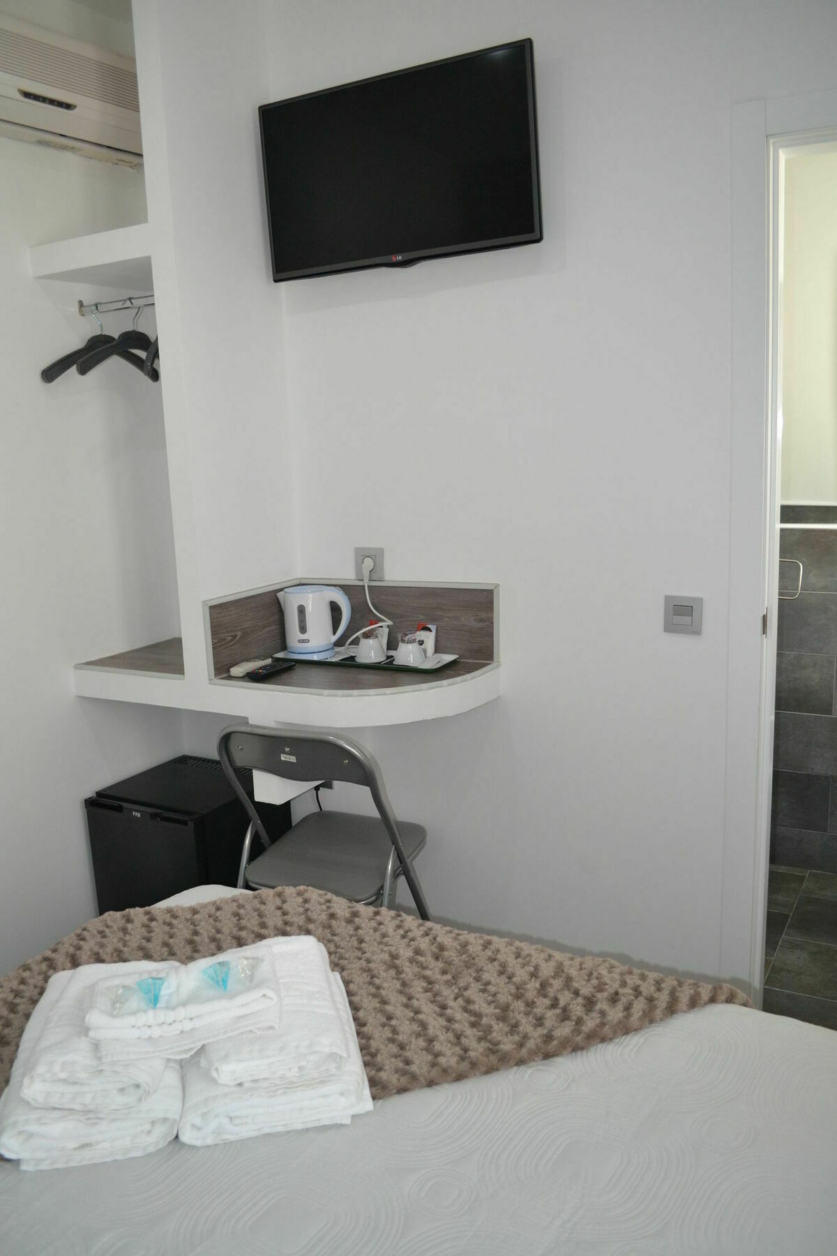 מדריד Hostal Meyra מראה חיצוני תמונה