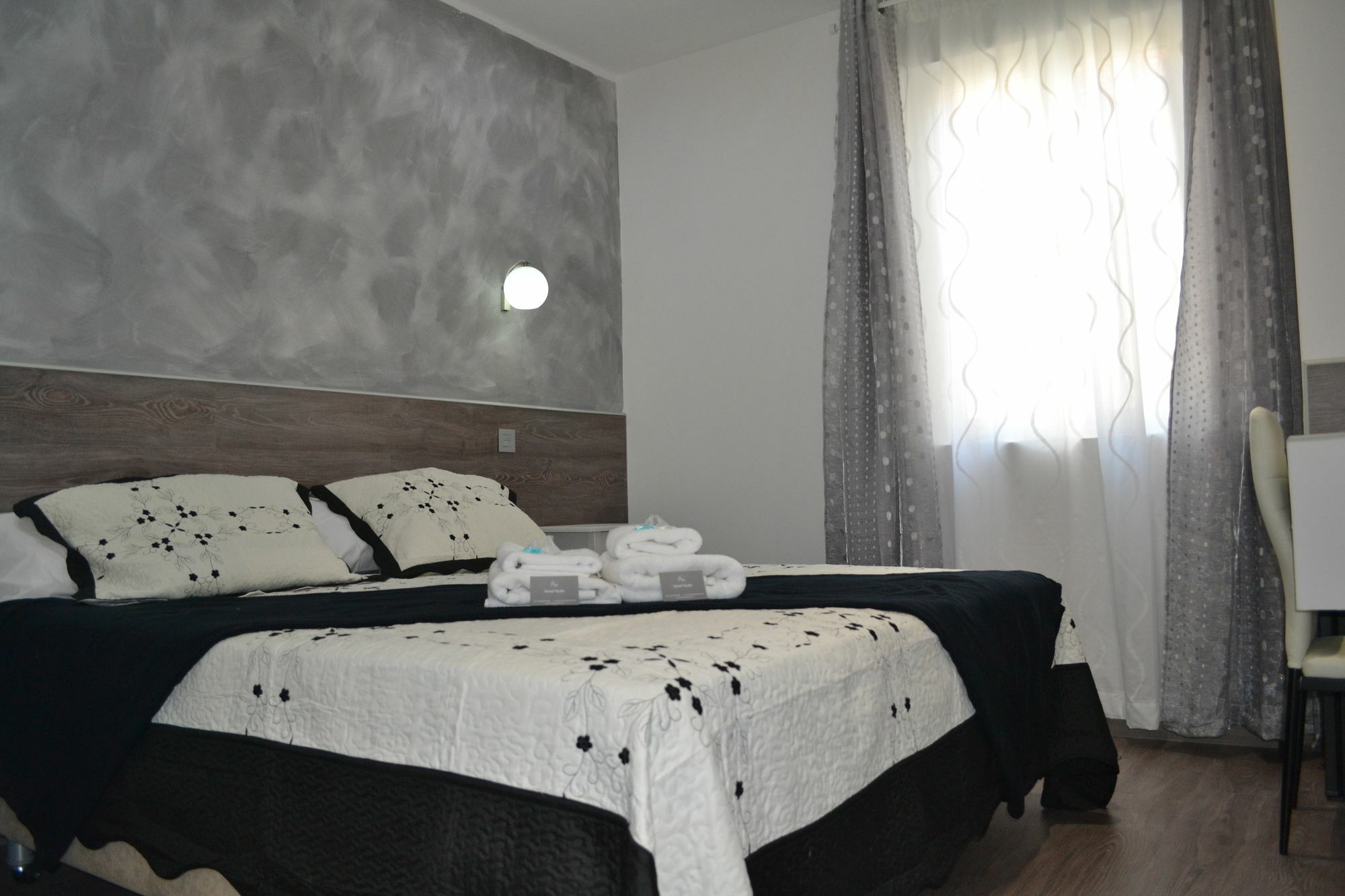 מדריד Hostal Meyra מראה חיצוני תמונה