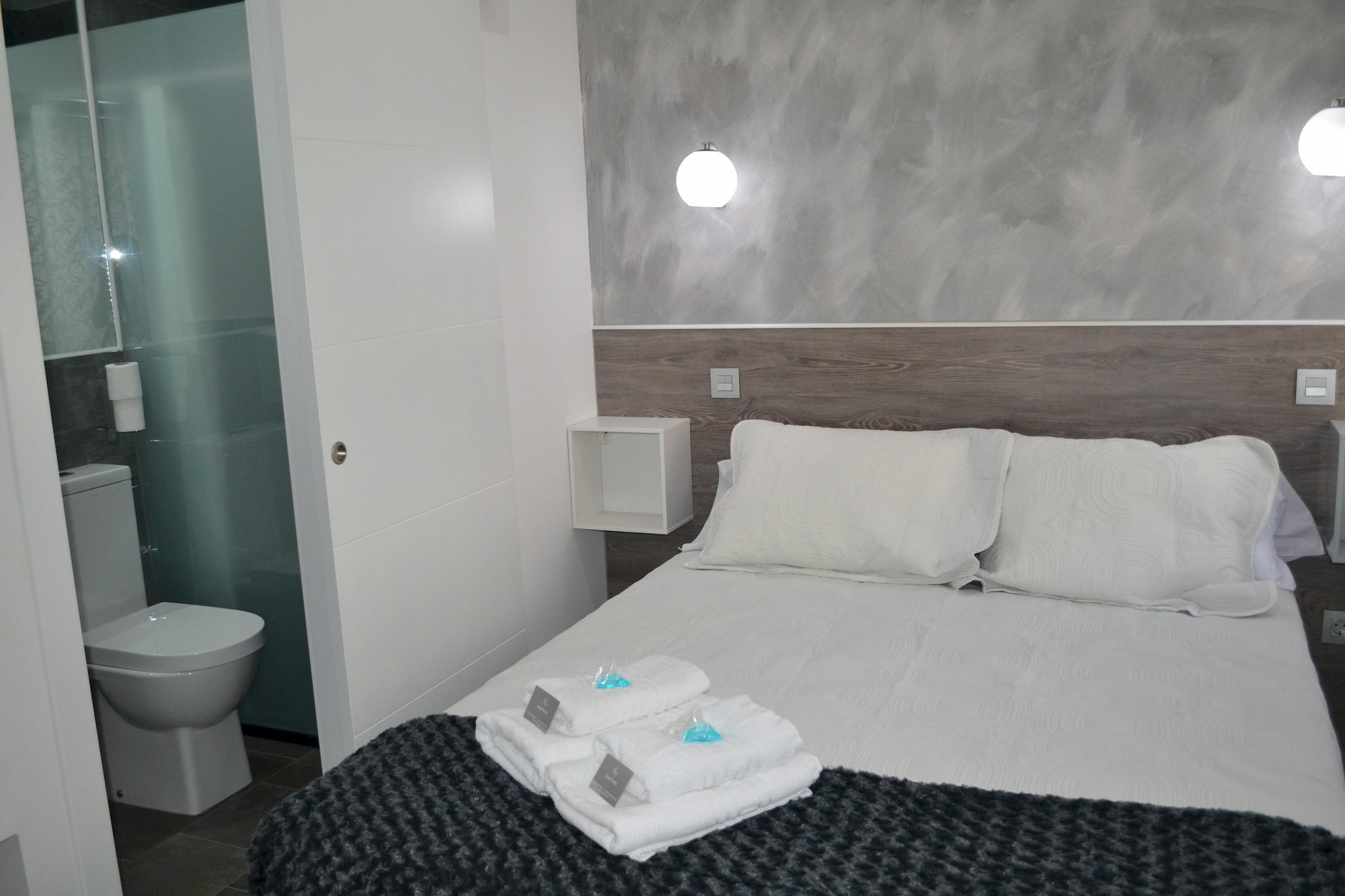 מדריד Hostal Meyra מראה חיצוני תמונה